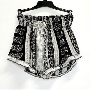 Boutique Black & White Silk Floral Boho Smocked Waist Pull On Shorts